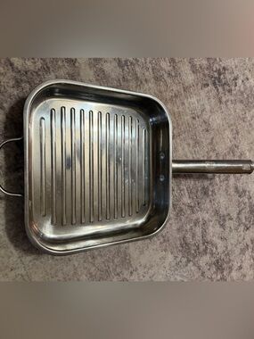 Wolfgang Puck Stainless Steel Square Grill Pan with Handle - Silver